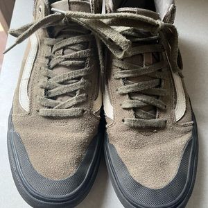 VANS Size 10.5 Green Mid Top